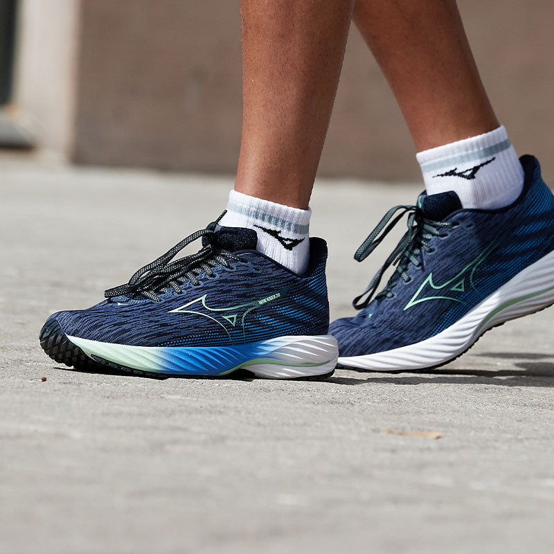 Men's Mizuno running shoes in-use image