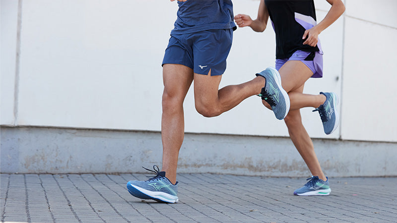 Mizuno Wave Inspire 21 running shoes in-use image