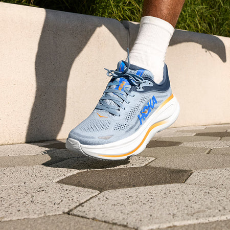 Men's HOKA Bondi 9 in use image